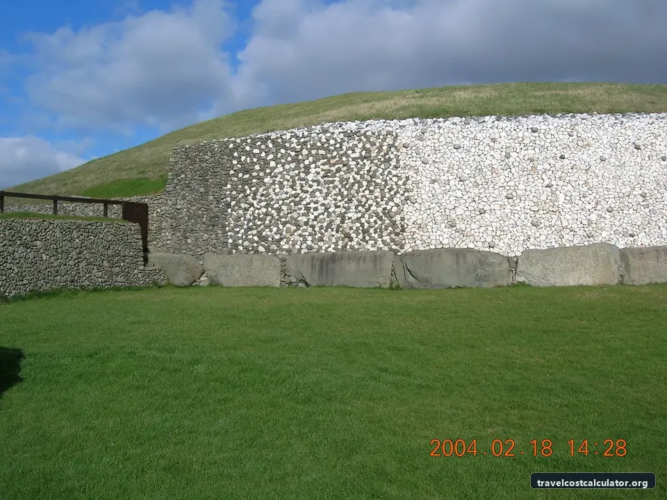 Brú na Bóinne - Archaeological Ensemble of the Bend of the Boyne